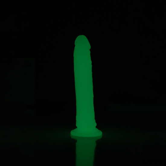 Raw Dildo Realista Elara Transparente brilla en la oscuridad